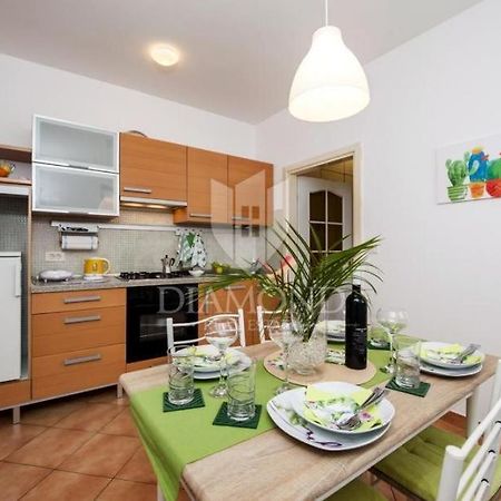 Apartamento Santa Eufemia Rovinj 10Min Walk To City & Free Garage Parking Exterior foto